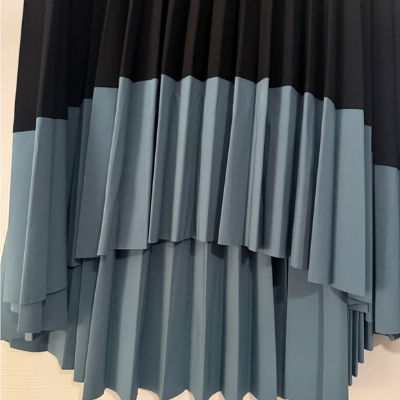 Athleta Black and Blue Midi swing Skirt - Picture 4 of 6
